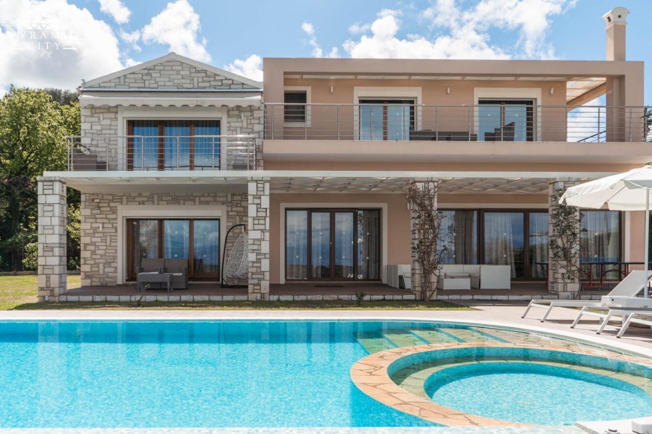 Luxury Villa Hera - Beachfront Roda  Extérieur photo